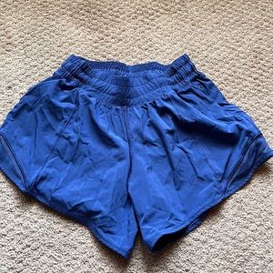 Lululemon Hotty Hot Shorts 4”  Size 2